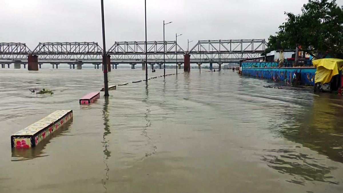 Ganga floodwaters submerge Prayagraj riverbank, approach urban areas