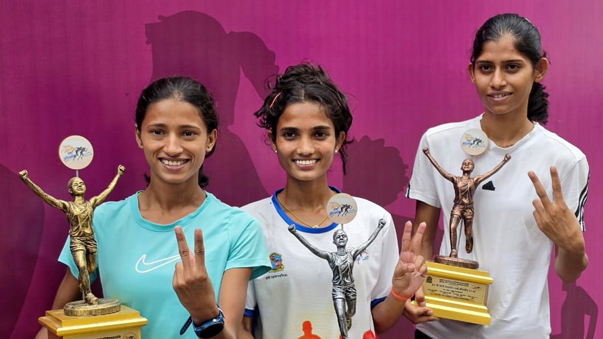 Marathon winners pose with trophies after Thane Varsha Marathon