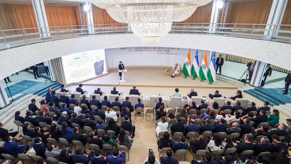 PM Modi meets indologists, students in Tashkent