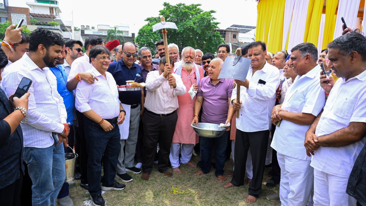 BJP MP performs Bhumi Poojan for Ramlila Mahotsav in Ghaziabad