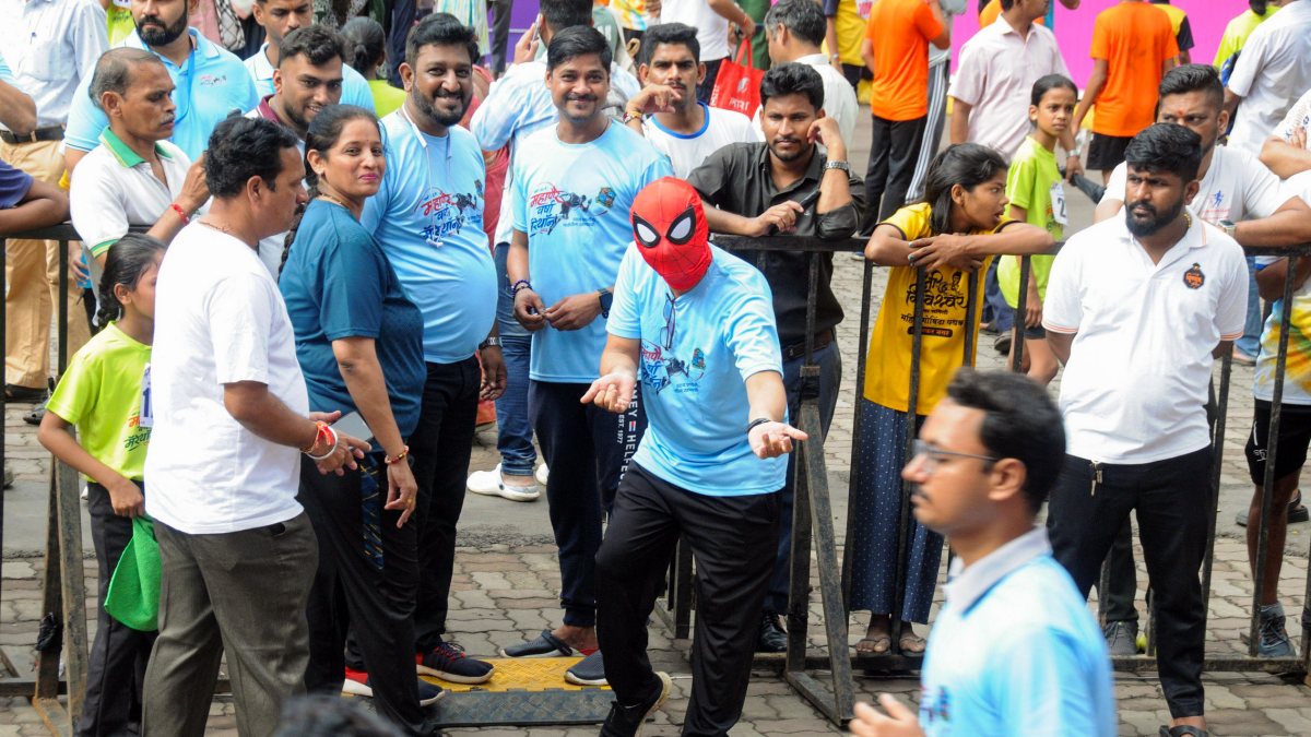 Spider-Man mask spotted at Thane Mayor's Varsha Marathon