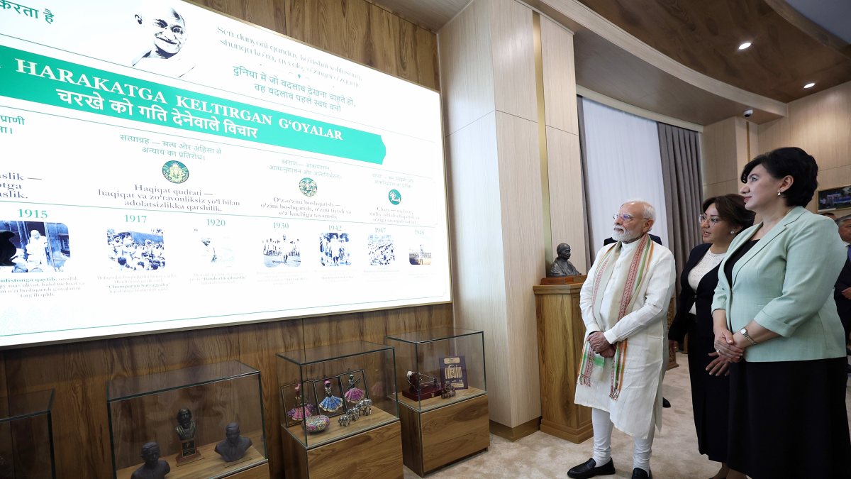 Modi visits Mahatma Gandhi Centre in Tashkent