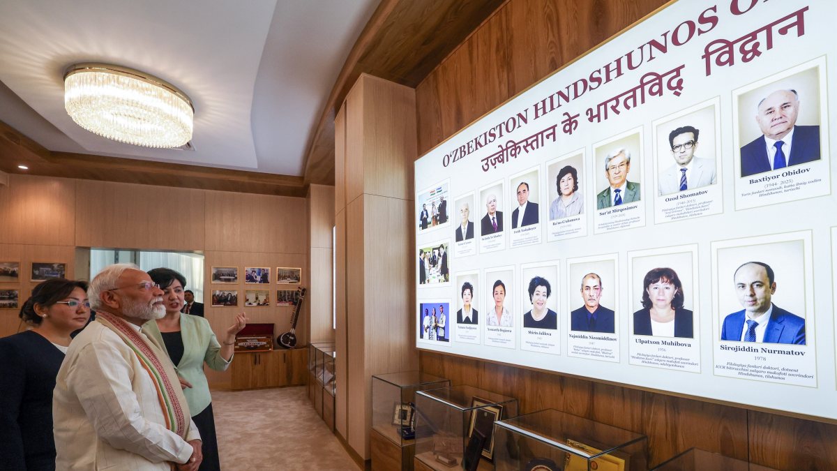 PM Modi visits Mahatma Gandhi Centre in Tashkent
