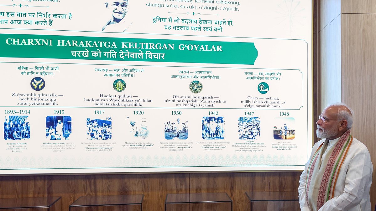 Modi visits Mahatma Gandhi Centre in Tashkent