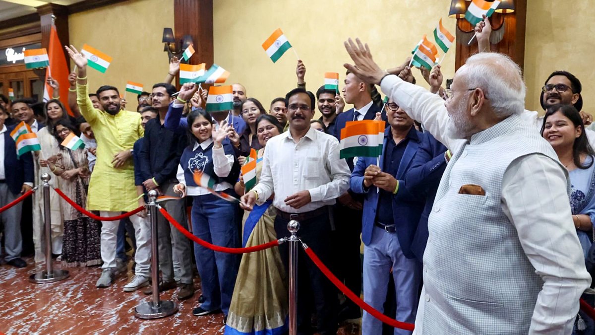Modi gets warm welcome from Indian diaspora in Bishkek