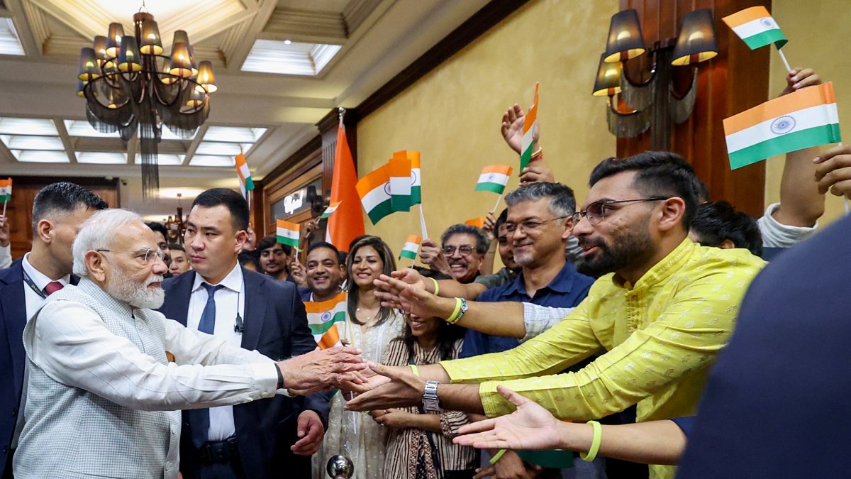 Modi receives warm welcome from Indian diaspora in Bishkek