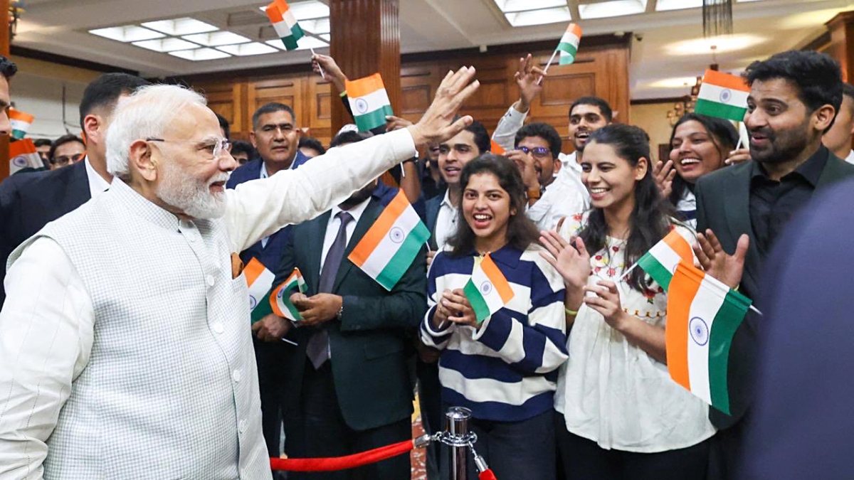 Modi gets warm welcome from Indian diaspora in Bishkek