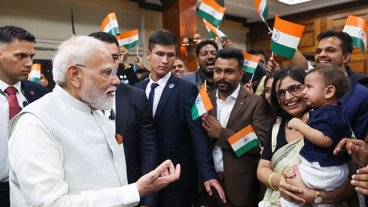 PM Modi greeted by Indian diaspora in Bishkek