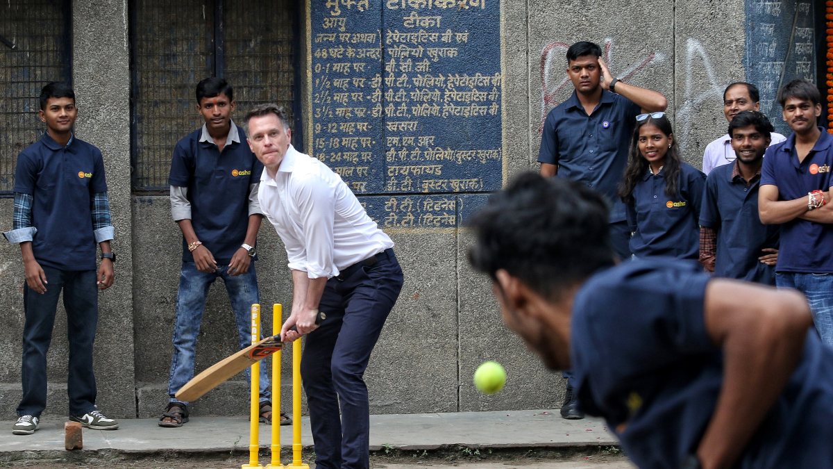 NSW Premier plays gully cricket with kids in Delhi