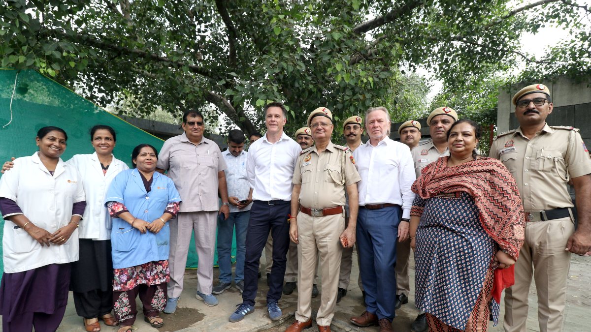 Delhi Police, Australian premier pose at health centre visit
