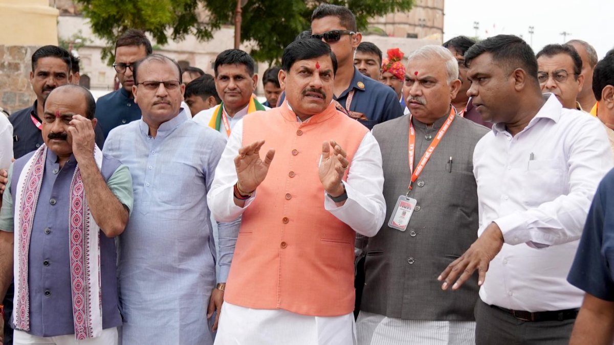 MP CM Yadav inspects Orchha's Ramraja Temple in Niwari