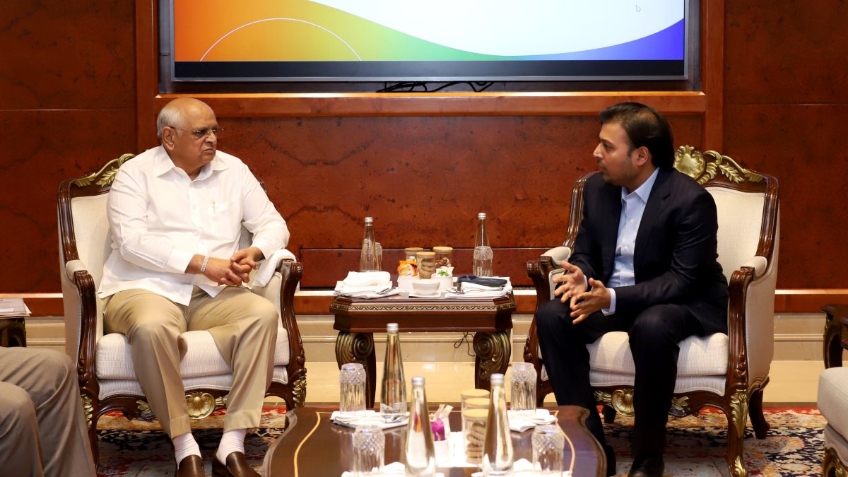 JBM Group VP meets Gujarat CM at VGGS 2027 curtain raiser