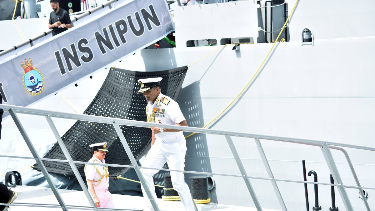 Navy commissions INS Nipun at Mumbai ceremony