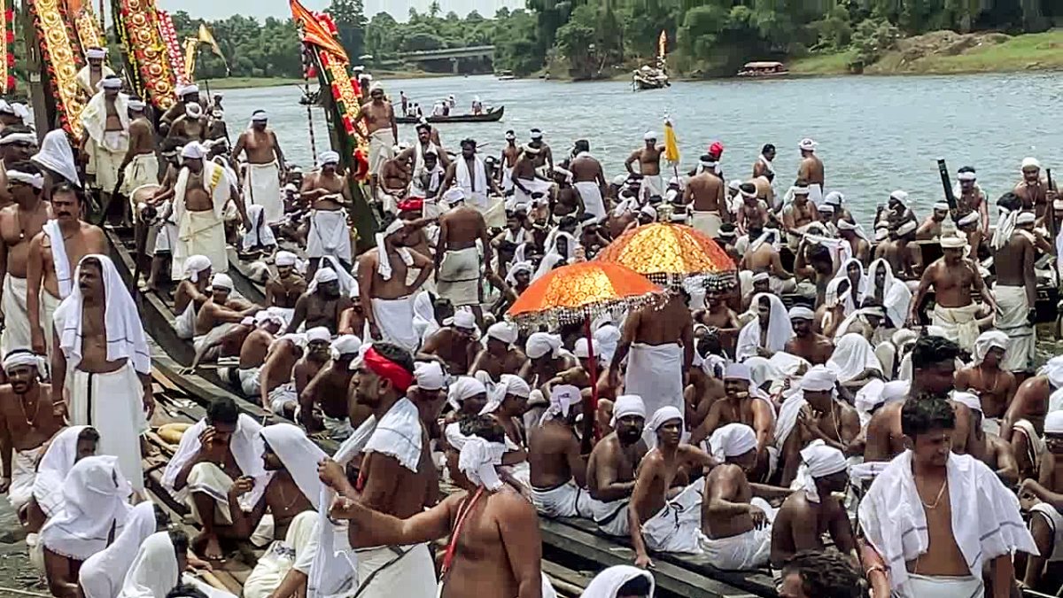 Oarsmen in traditional attire gather for 132nd Aranmula boat race