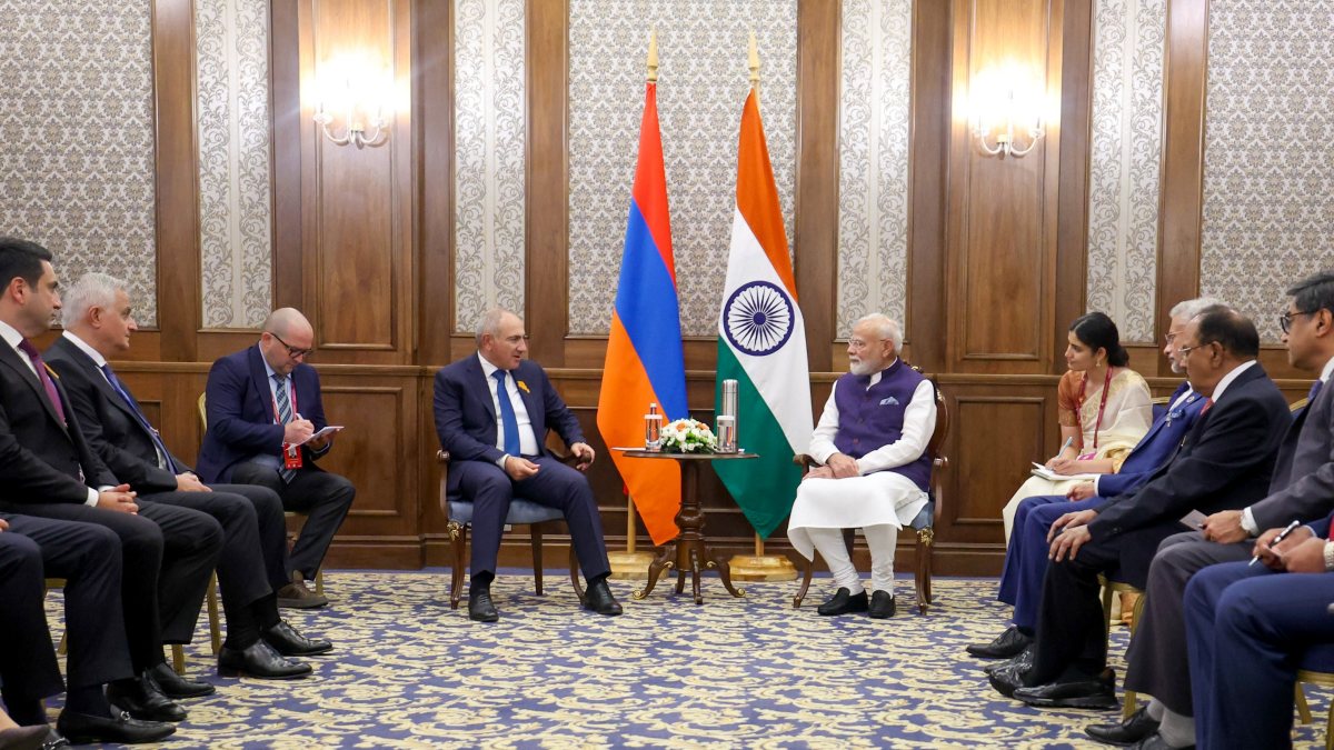 Modi meets Armenian PM Pashinyan on SCO Summit sidelines