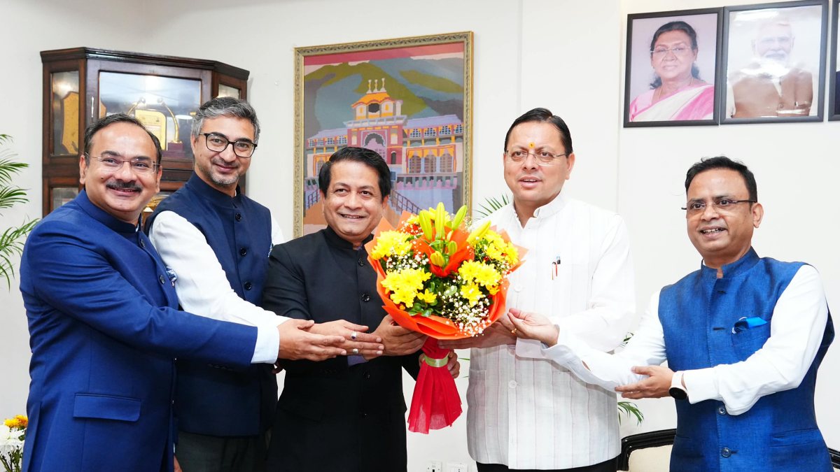 Uttarakhand CM meets Indian envoys in Dehradun