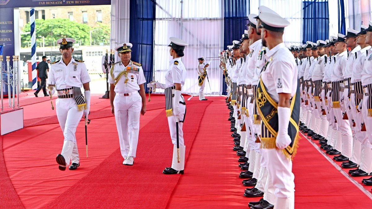 Navy chief reviews guard of honour at INS Nipun commissioning in Mumbai