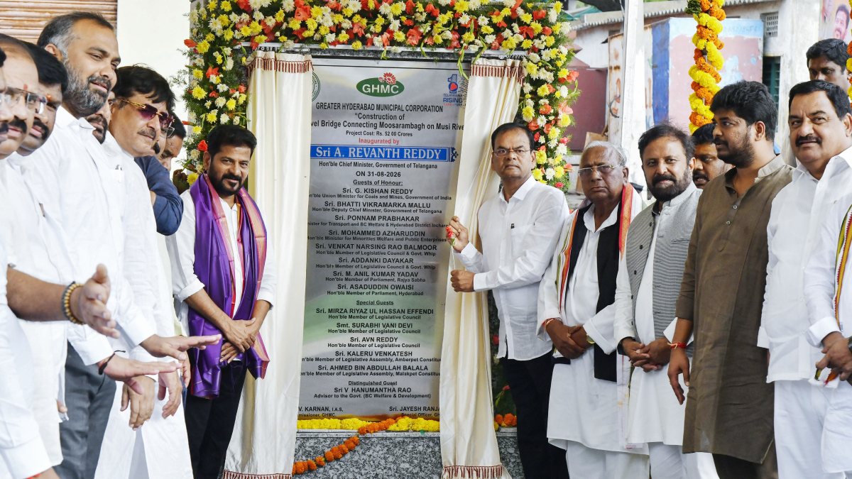 Hyderabad CM inaugurates 400-meter Musi River bridge