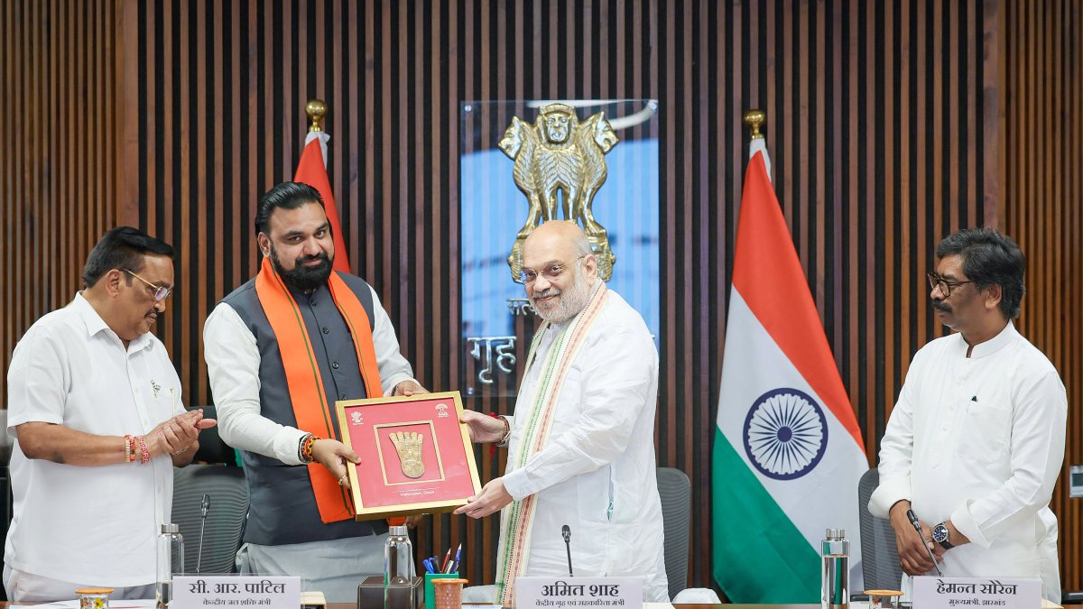 Amit Shah felicitated at Son River water sharing MoU event