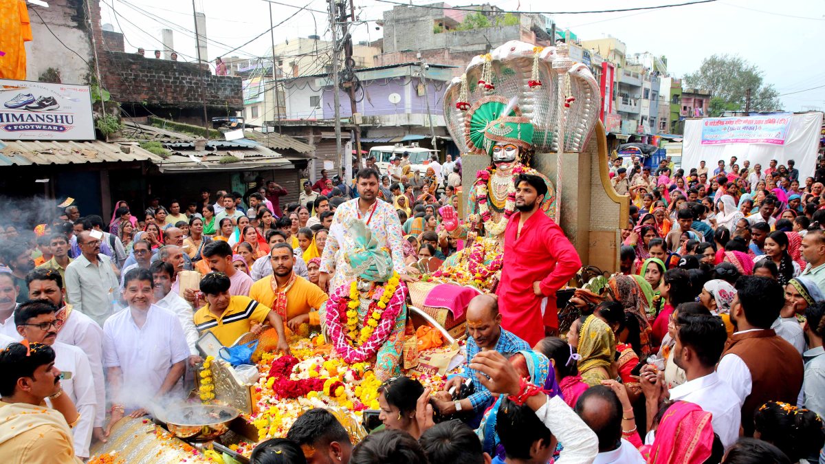 Devotees join Shahi Sawari of Mukteshwar Mahakal in Bhopal