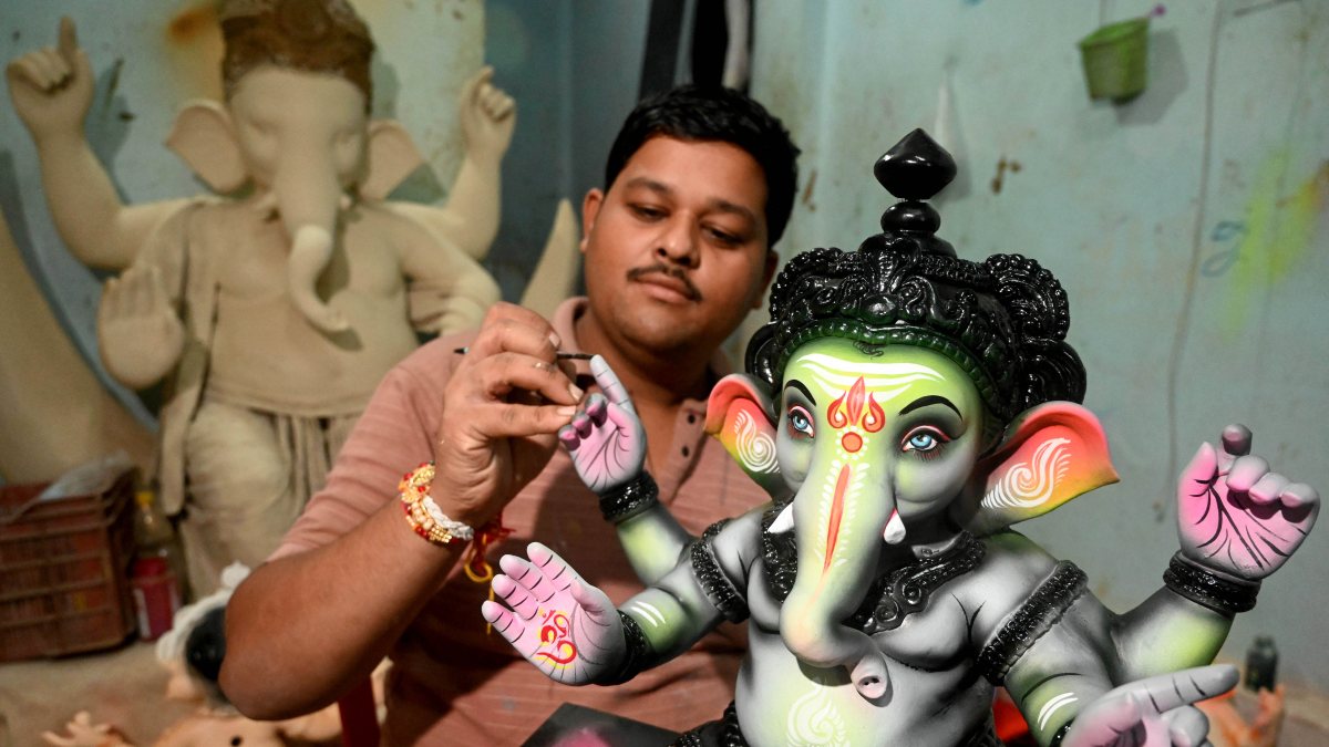 Artisan puts final touches on Ganesha idol ahead of festival