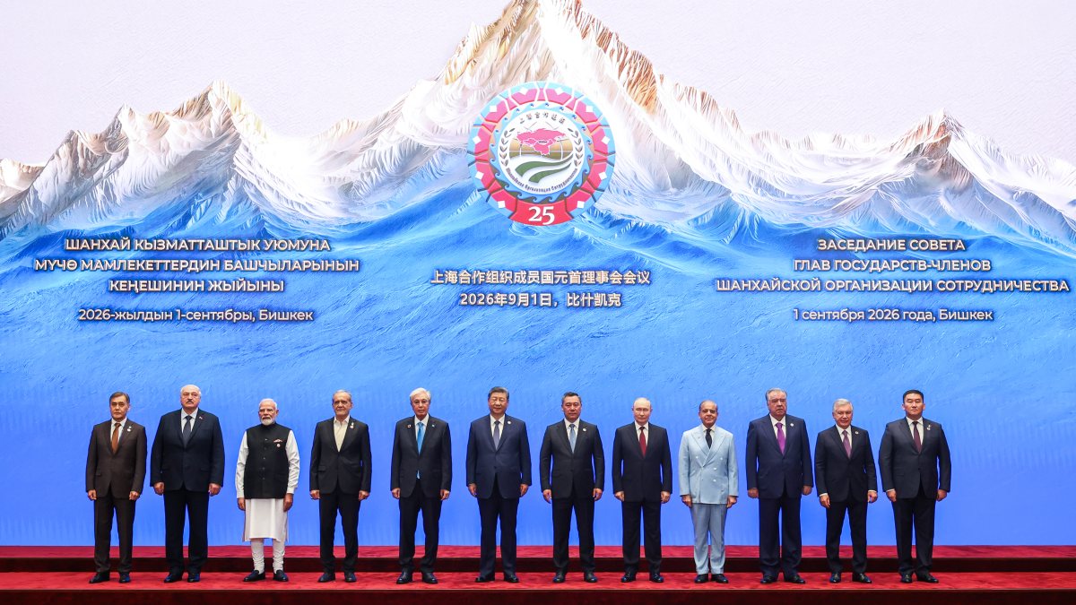 Modi, Xi, Putin, Sharif pose for group photo at SCO summit