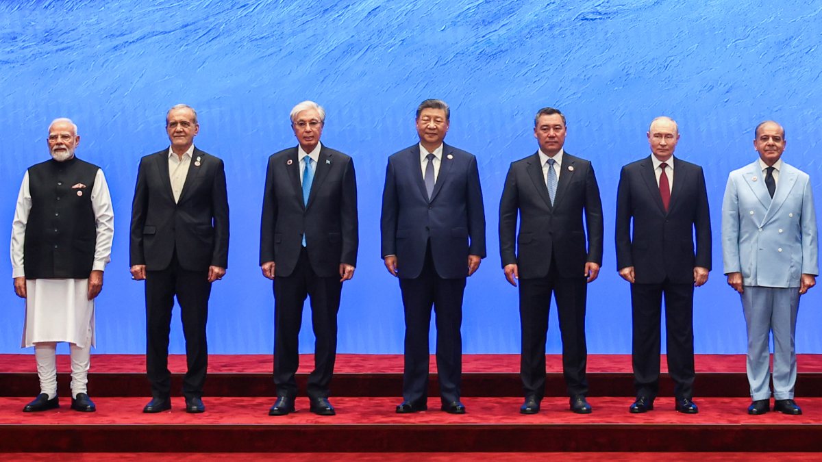 Modi, Xi, Putin, Sharif pose for group photo at SCO summit