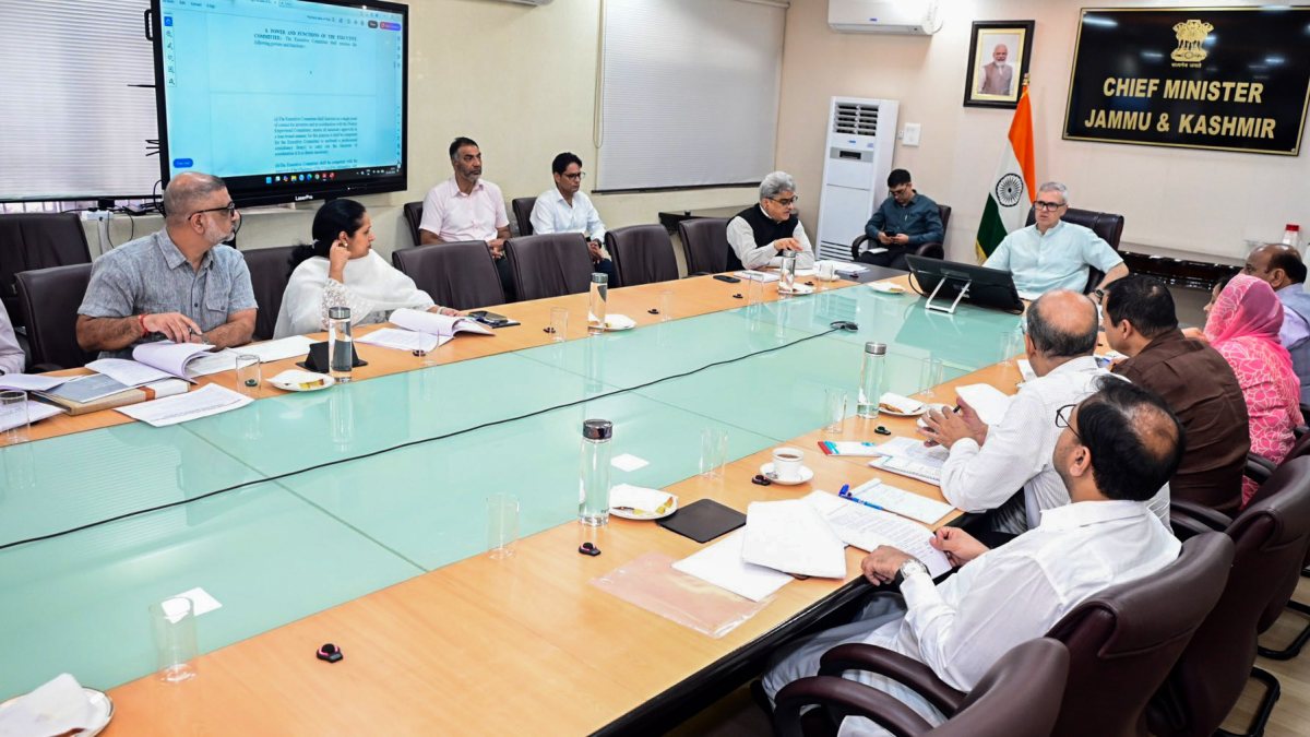 Omar Abdullah chairs review meet on Ease of Doing Business in Srinagar