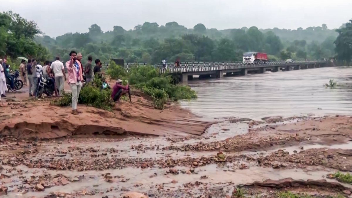 Chitrakoot road swept away as Mandakini river swells