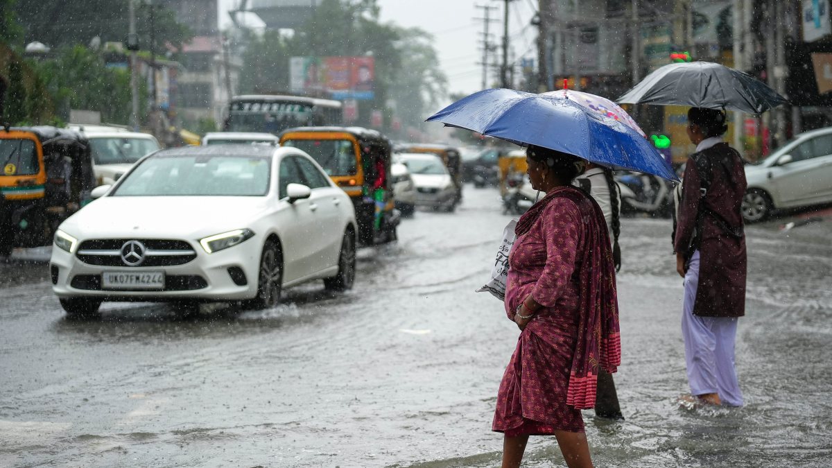Heavy rain waterlogs roads in Nainital