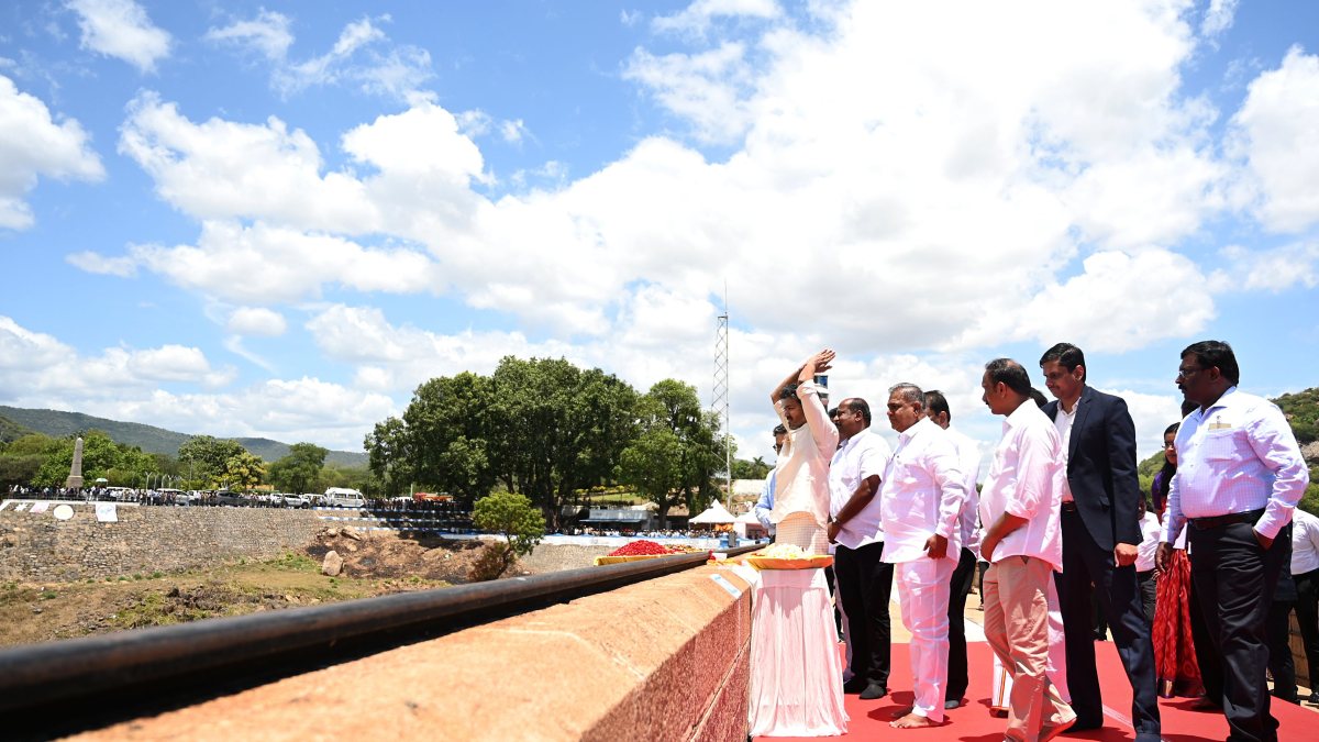 Tamil Nadu CM opens Stanley Reservoir sluice gates for irrigation