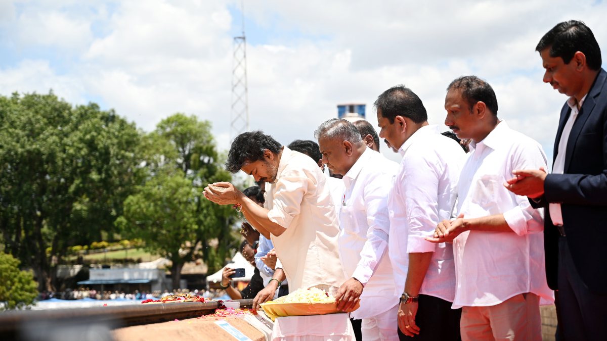 Tamil Nadu CM opens Stanley Reservoir sluice gates for irrigation