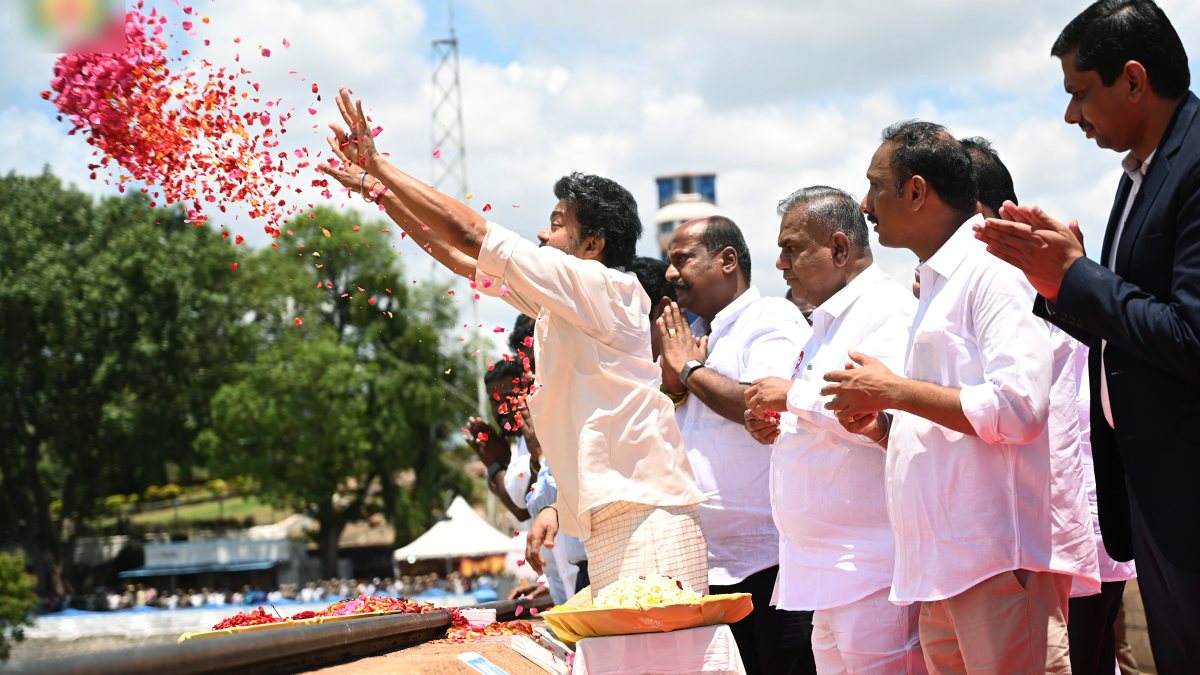 Tamil Nadu CM opens Stanley Reservoir sluice gates for irrigation