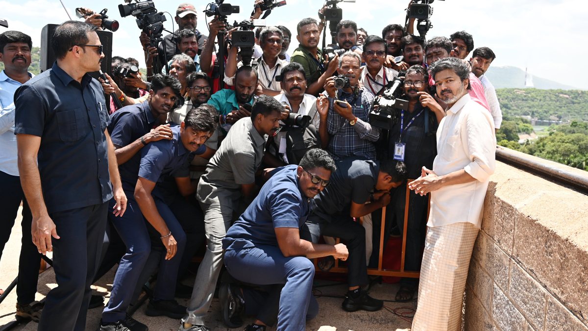 Tamil Nadu CM opens Stanley Reservoir sluice gates for irrigation