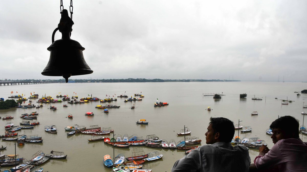 Flooded Ganga and Yamuna draw onlookers at Sangam