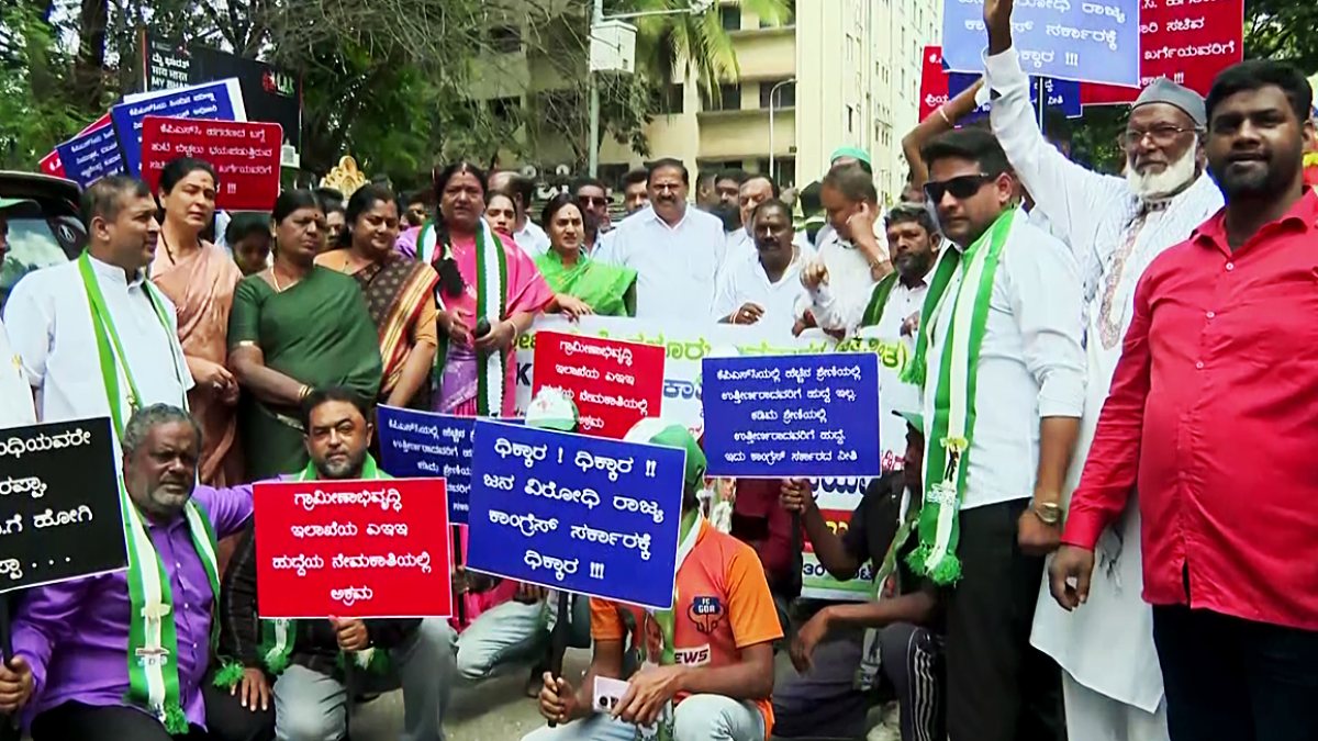 JD(S) protests KPSC exam irregularities in Bengaluru