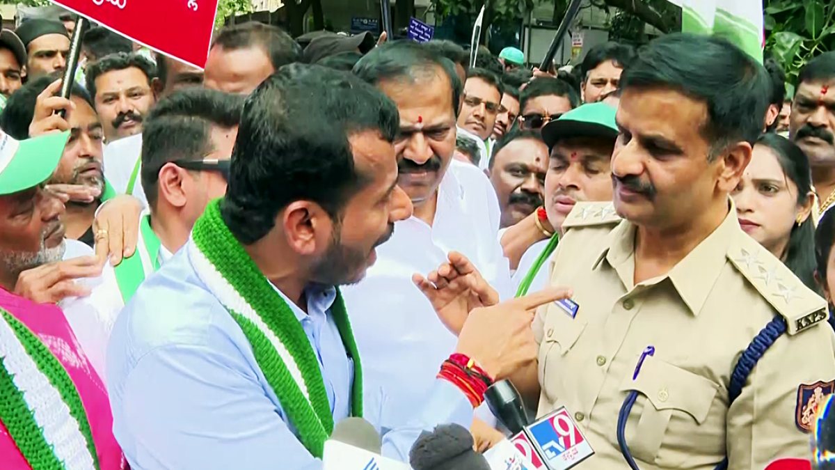 JD(S) protests KPSC exam irregularities in Bengaluru
