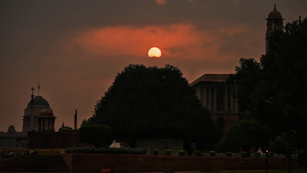 Setting sun glows near Rashtrapati Bhawan in Delhi