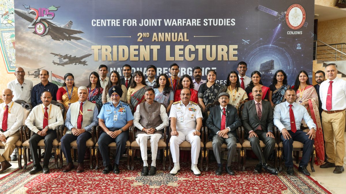 Defence minister attends Trident Lecture at Manekshaw Centre