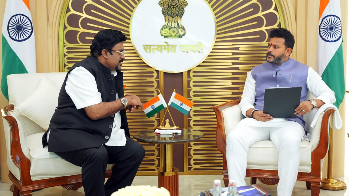 Union minister meets aviation academy chief in New Delhi