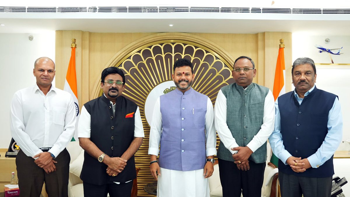 Union Minister meets aviation academy officials in New Delhi