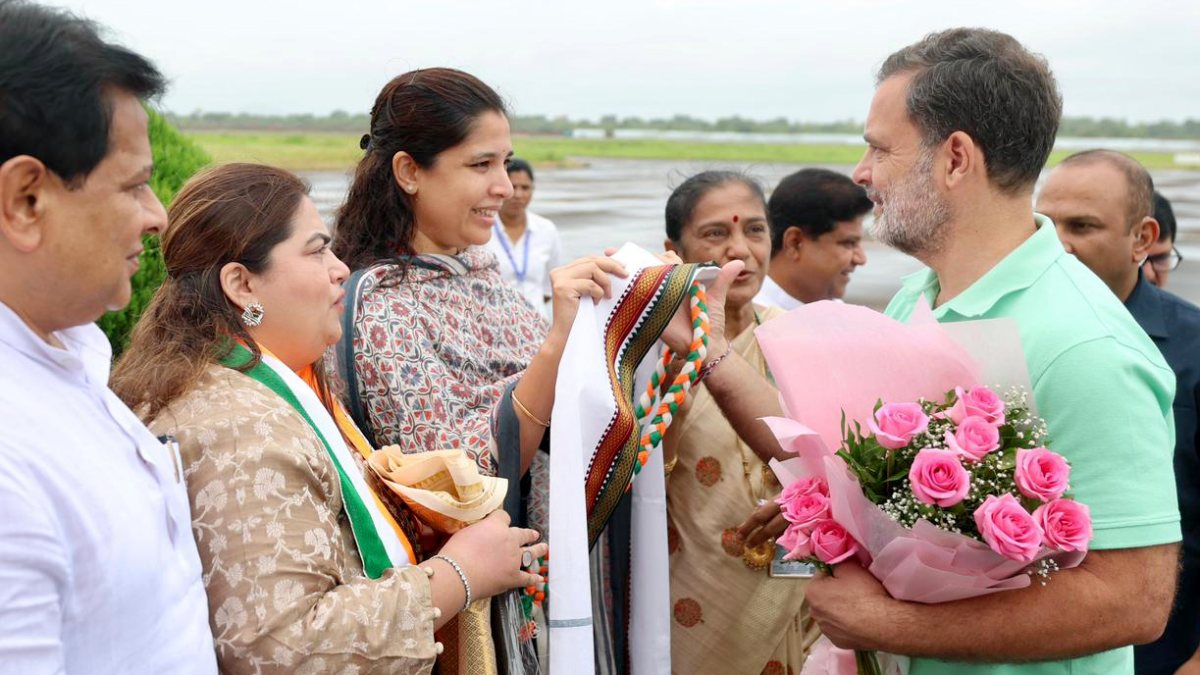 Rahul Gandhi gets rousing welcome in Nashik