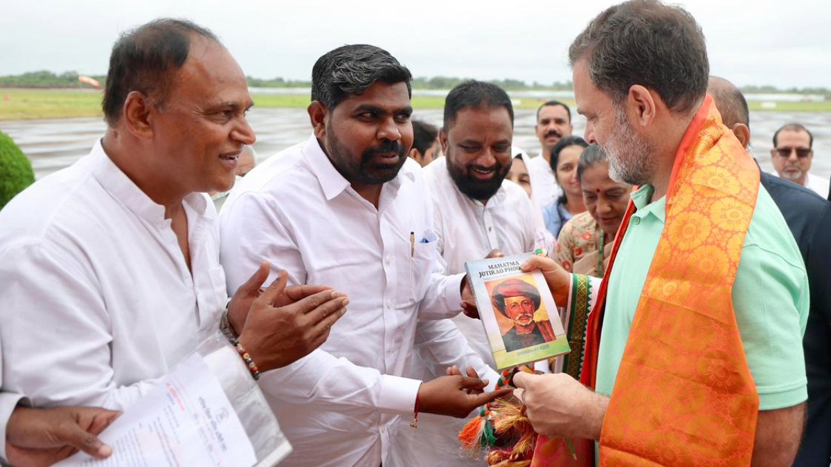 Rahul Gandhi gets rousing welcome in Nashik