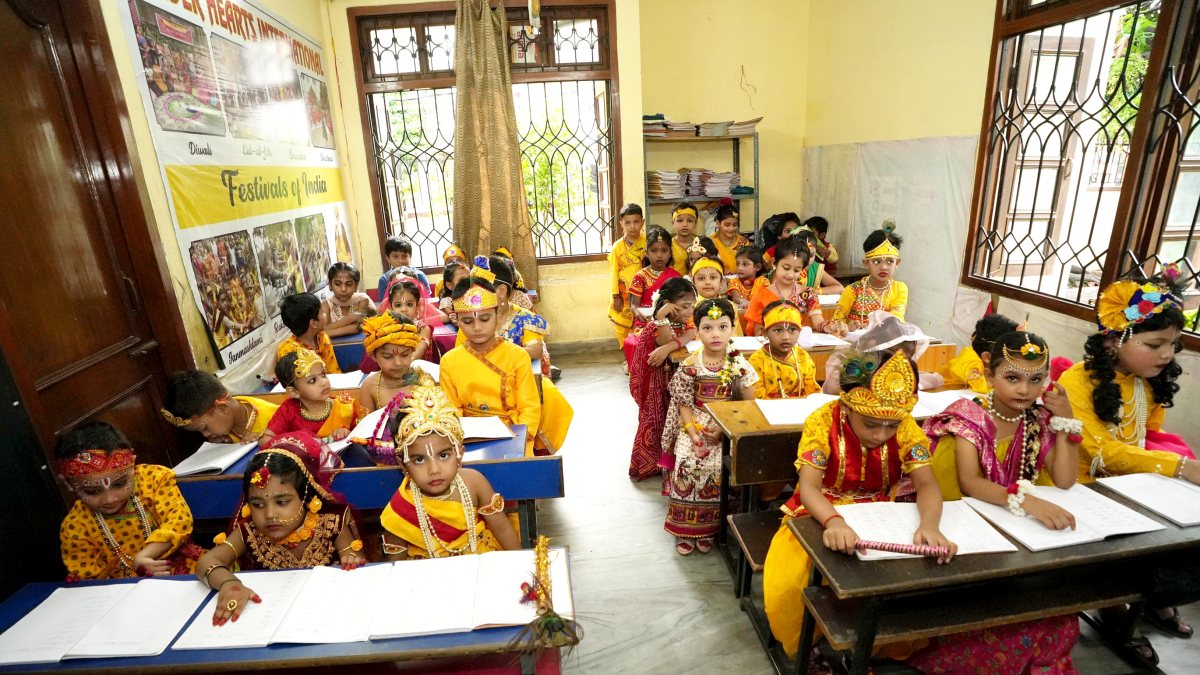 School kids in Patna dress as Krishna, Radha ahead of Janmashtami