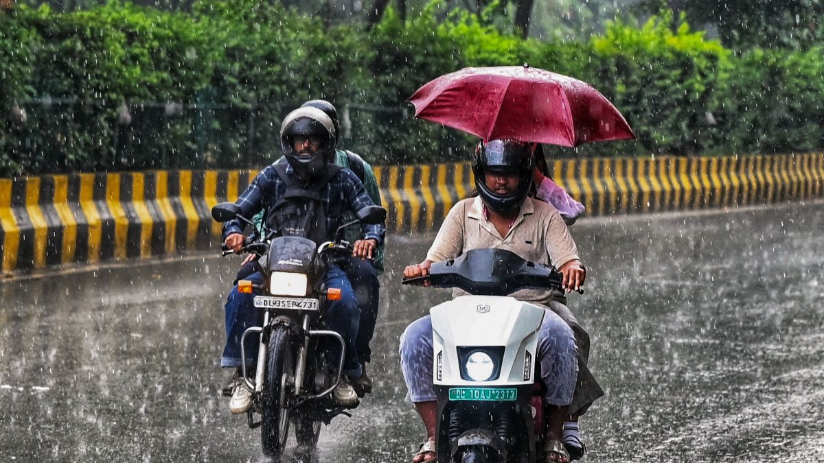Heavy rain inundates Delhi streets, commuters wade through water