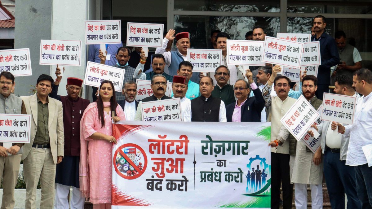 Himachal BJP MLAs protest against state government in Shimla