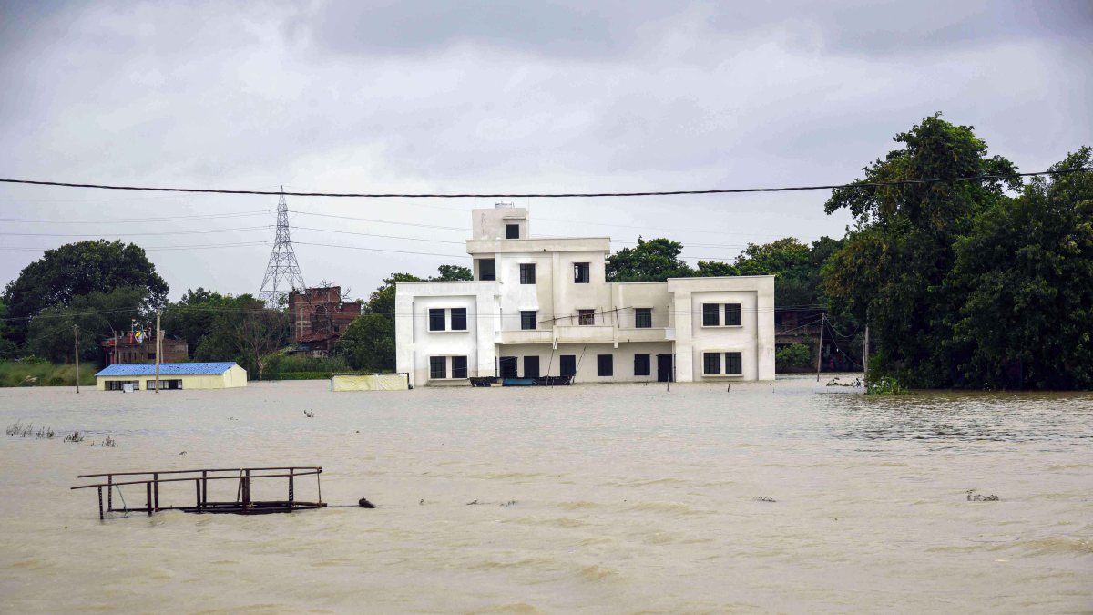 Flooded Ganga submerges Nakta Diara area in Patna