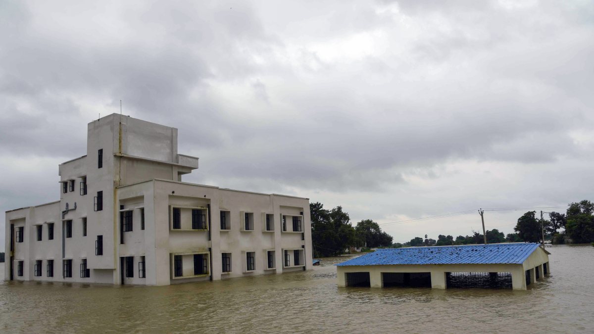 Flooded Ganga submerges Nakta Diara area in Patna