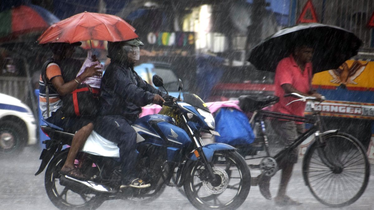 Kolkata commuters brave heavy rain at Esplanade