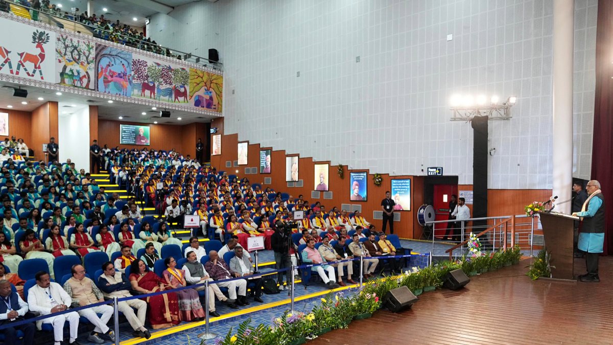 VP addresses AIIMS Raipur convocation ceremony